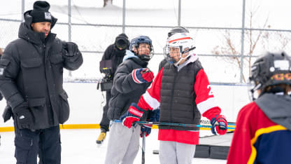 Chris Nelson directing young hockey players