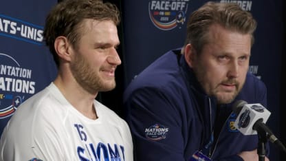 Barkov ja Pennanen harjoitusten jälkeen