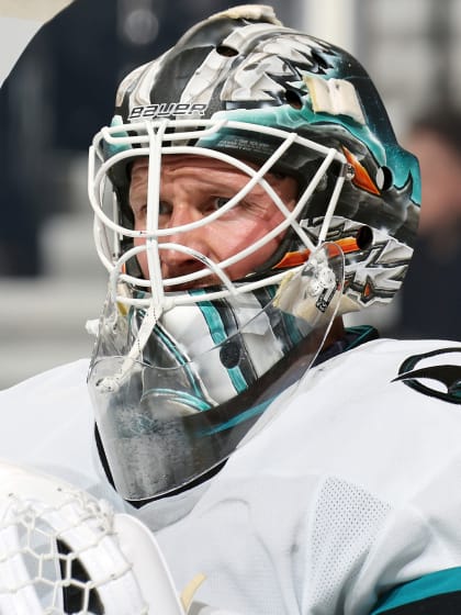 Vitek Vanecek traded to Florida Panthers by San Jose Sharks